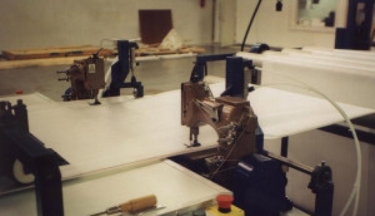 Maszyna do zaginania i obszywania brzegów tkaniny KPM 1400